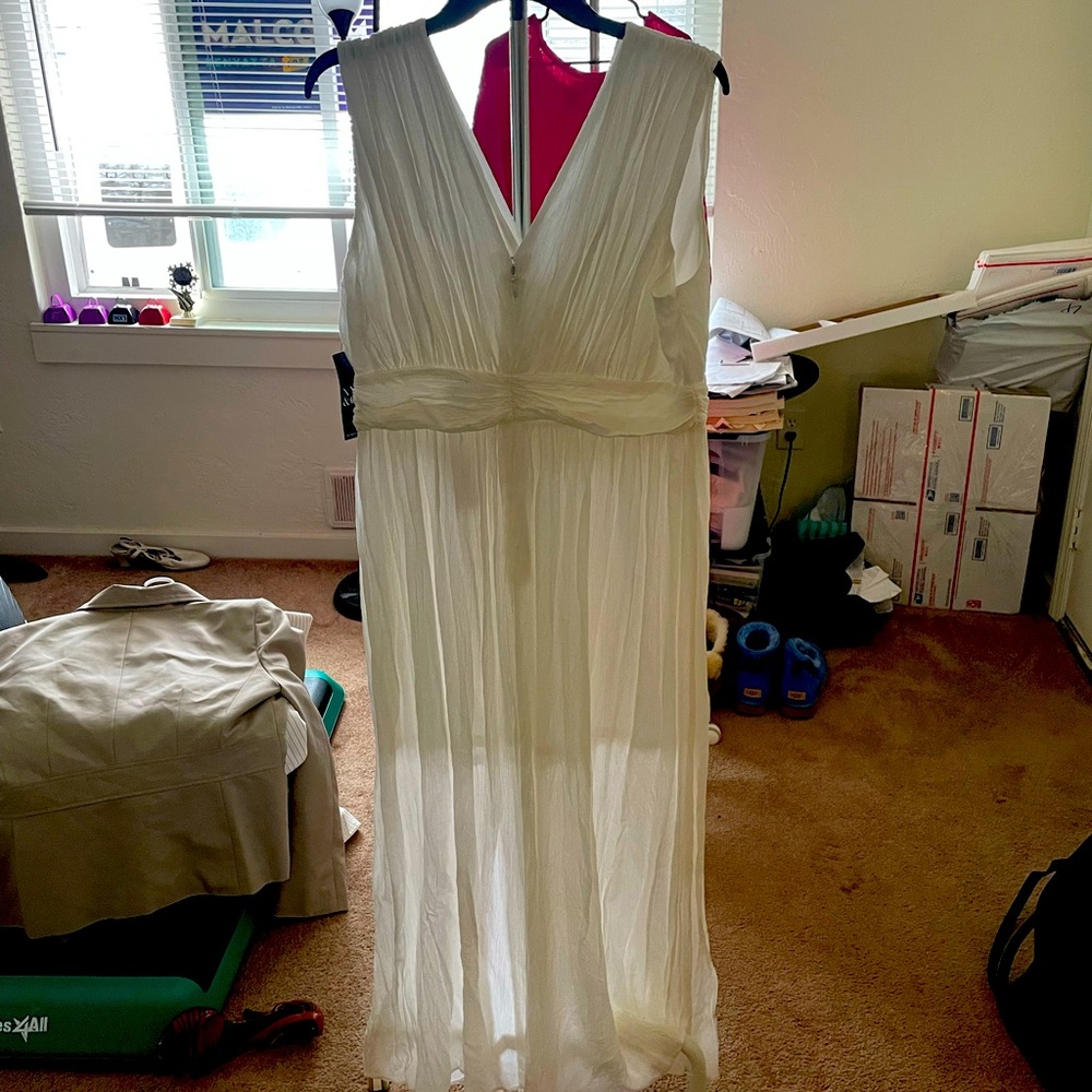 White Sleeveless dress